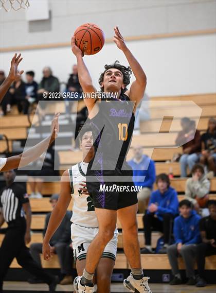 Thumbnail 2 in Oakland Tech vs. Moreau Catholic photogallery.
