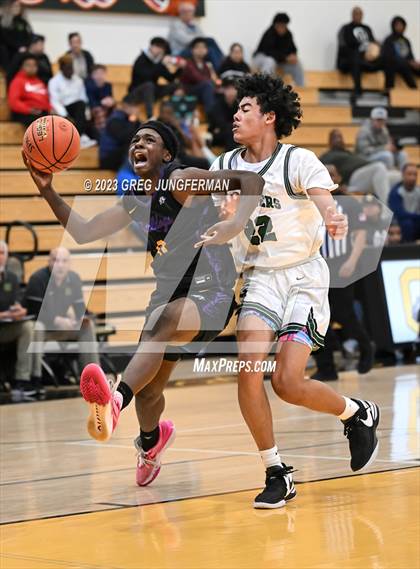 Thumbnail 1 in Oakland Tech vs. Moreau Catholic photogallery.