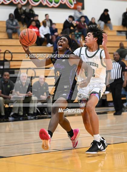 Thumbnail 3 in Oakland Tech vs. Moreau Catholic photogallery.