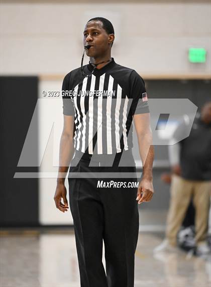 Thumbnail 1 in Oakland Tech vs. Moreau Catholic photogallery.