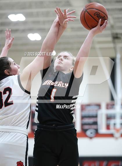 Thumbnail 3 in Waverly vs Circleville (OHSAA D2 Sectional Final) photogallery.