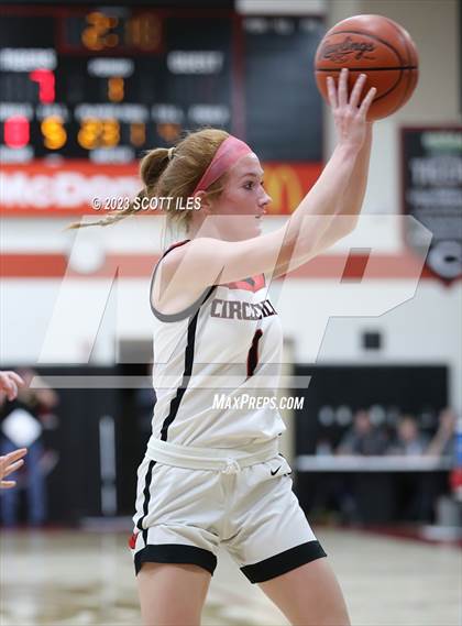 Thumbnail 3 in Waverly vs Circleville (OHSAA D2 Sectional Final) photogallery.