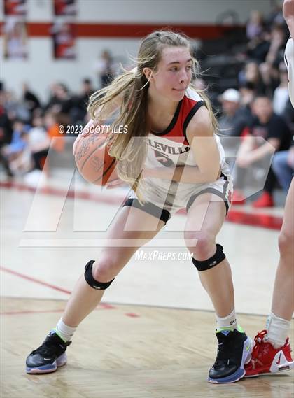 Thumbnail 2 in Waverly vs Circleville (OHSAA D2 Sectional Final) photogallery.
