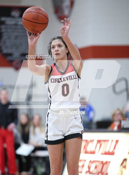 Thumbnail 2 in Waverly vs Circleville (OHSAA D2 Sectional Final) photogallery.
