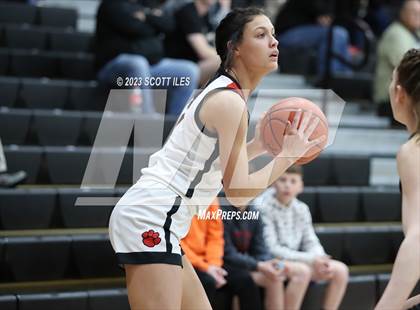 Thumbnail 2 in Waverly vs Circleville (OHSAA D2 Sectional Final) photogallery.