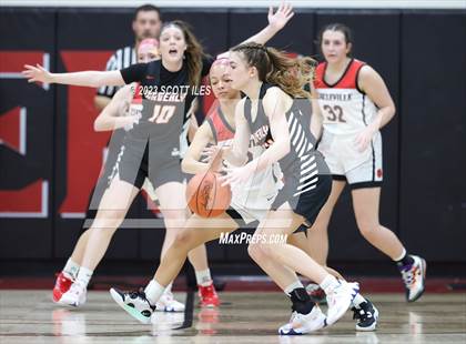 Thumbnail 1 in Waverly vs Circleville (OHSAA D2 Sectional Final) photogallery.