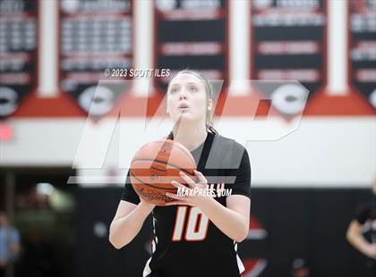 Thumbnail 3 in Waverly vs Circleville (OHSAA D2 Sectional Final) photogallery.