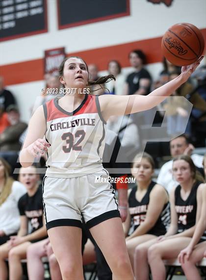 Thumbnail 1 in Waverly vs Circleville (OHSAA D2 Sectional Final) photogallery.