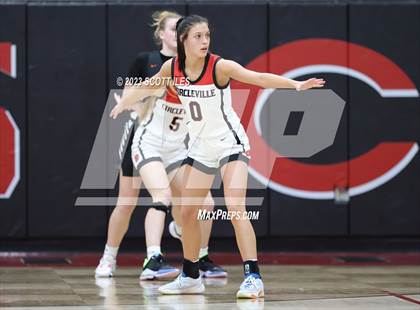 Thumbnail 3 in Waverly vs Circleville (OHSAA D2 Sectional Final) photogallery.