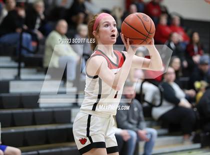 Thumbnail 2 in Waverly vs Circleville (OHSAA D2 Sectional Final) photogallery.