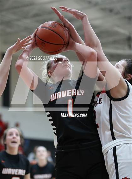 Thumbnail 2 in Waverly vs Circleville (OHSAA D2 Sectional Final) photogallery.