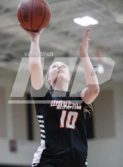 Thumbnail 2 in Waverly vs Circleville (OHSAA D2 Sectional Final) photogallery.