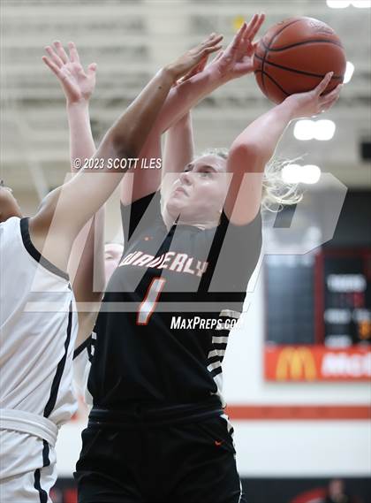 Thumbnail 2 in Waverly vs Circleville (OHSAA D2 Sectional Final) photogallery.