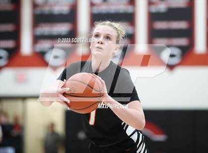 Thumbnail 3 in Waverly vs Circleville (OHSAA D2 Sectional Final) photogallery.