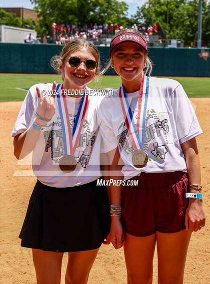 Thumbnail 3 in Hallettsville vs. Grandview (UIL 3A Softball Semifinal) photogallery.