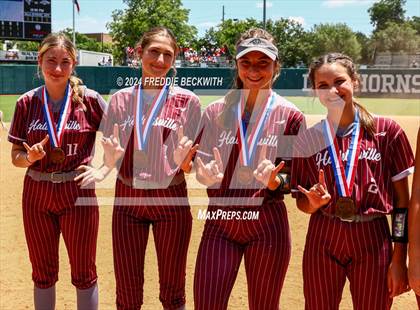 Thumbnail 2 in Hallettsville vs. Grandview (UIL 3A Softball Semifinal) photogallery.