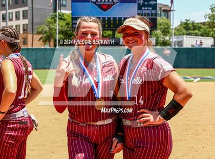 Thumbnail 2 in Hallettsville vs. Grandview (UIL 3A Softball Semifinal) photogallery.