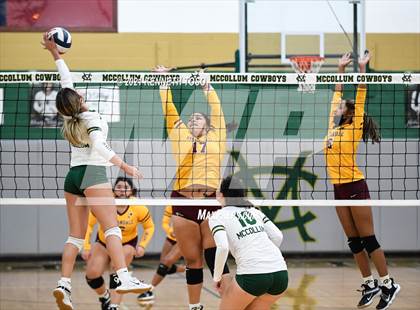 Thumbnail 3 in Harlandale @ McCollum photogallery.