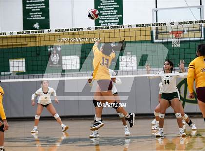 Thumbnail 3 in Harlandale @ McCollum photogallery.