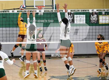 Thumbnail 1 in Harlandale @ McCollum photogallery.