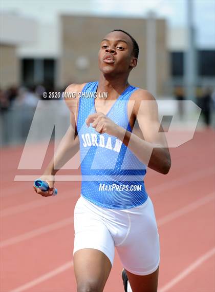 Thumbnail 3 in Earl Engman Relays (8x200 Meter) photogallery.