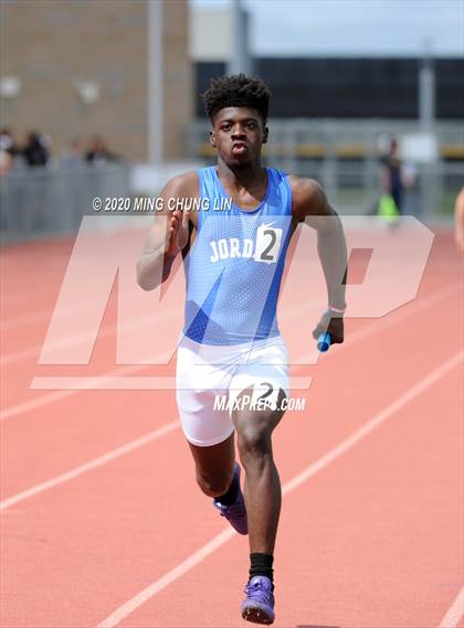 Thumbnail 3 in Earl Engman Relays (8x200 Meter) photogallery.