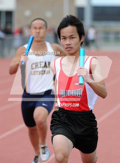 Thumbnail 1 in Earl Engman Relays (8x200 Meter) photogallery.