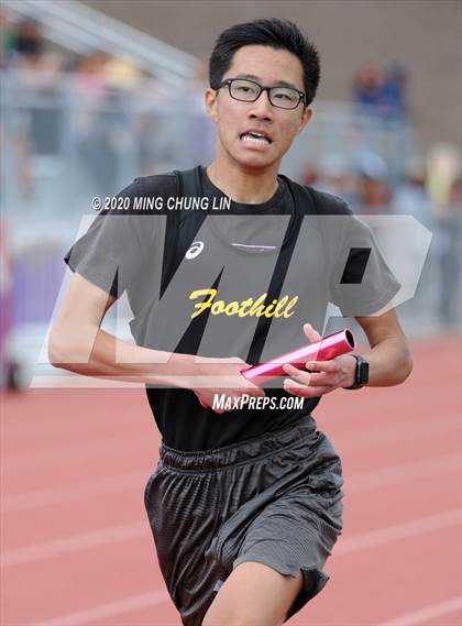 Thumbnail 1 in Earl Engman Relays (8x200 Meter) photogallery.