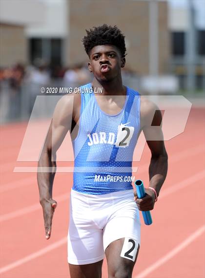 Thumbnail 1 in Earl Engman Relays (8x200 Meter) photogallery.