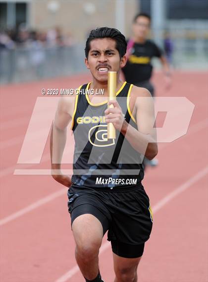 Thumbnail 1 in Earl Engman Relays (8x200 Meter) photogallery.