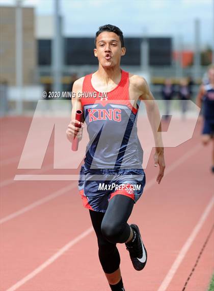 Thumbnail 1 in Earl Engman Relays (8x200 Meter) photogallery.