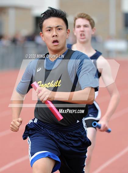 Thumbnail 1 in Earl Engman Relays (8x200 Meter) photogallery.