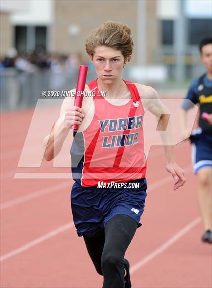 Thumbnail 1 in Earl Engman Relays (8x200 Meter) photogallery.