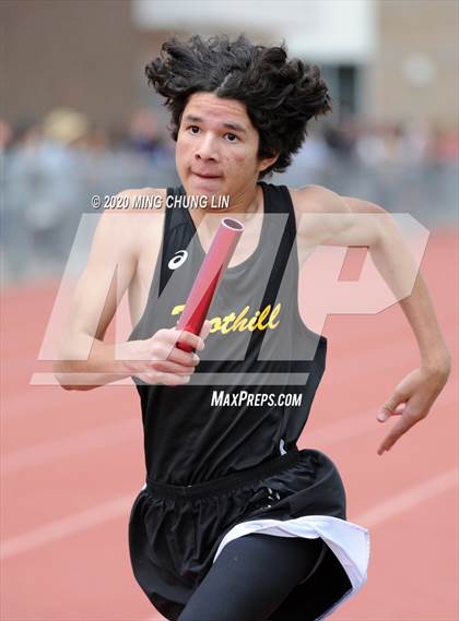 Thumbnail 1 in Earl Engman Relays (8x200 Meter) photogallery.