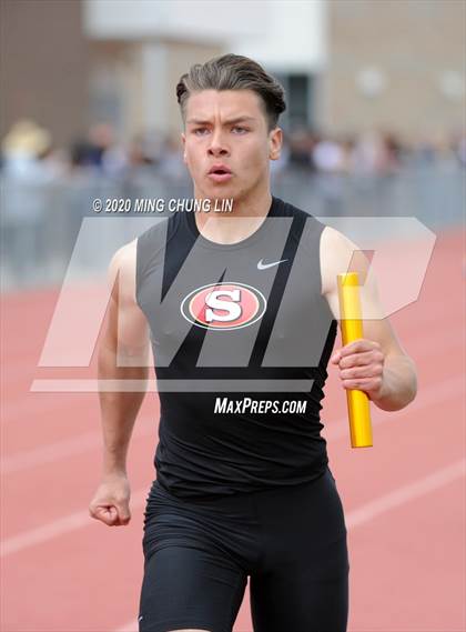 Thumbnail 1 in Earl Engman Relays (8x200 Meter) photogallery.