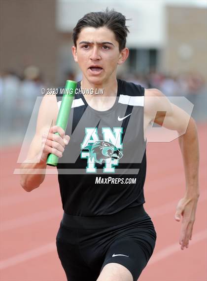 Thumbnail 1 in Earl Engman Relays (8x200 Meter) photogallery.