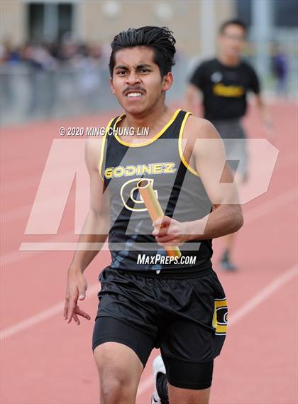 Thumbnail 2 in Earl Engman Relays (8x200 Meter) photogallery.