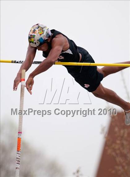 Thumbnail 3 in Hamline Elite Meet (Boys Pole Vault) photogallery.