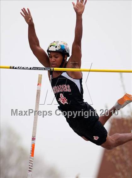 Thumbnail 1 in Hamline Elite Meet (Boys Pole Vault) photogallery.