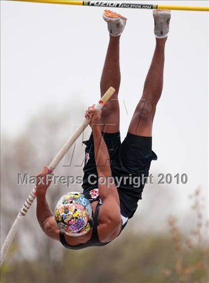 Thumbnail 1 in Hamline Elite Meet (Boys Pole Vault) photogallery.