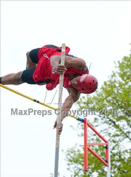 Thumbnail 3 in Hamline Elite Meet (Boys Pole Vault) photogallery.