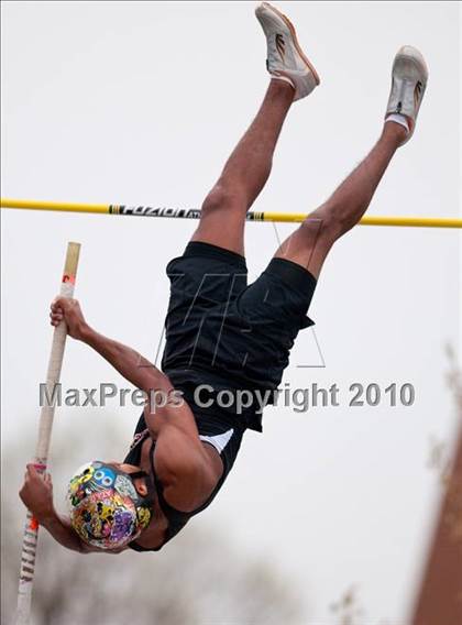 Thumbnail 2 in Hamline Elite Meet (Boys Pole Vault) photogallery.