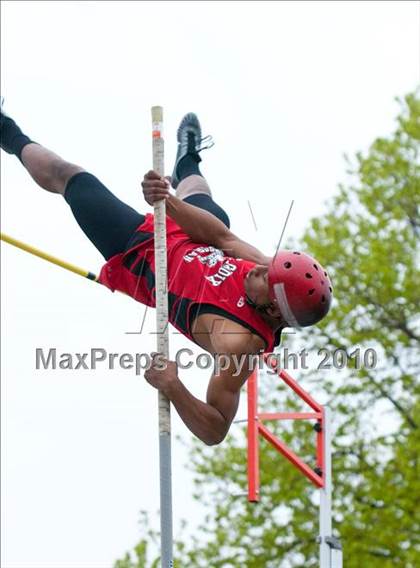 Thumbnail 2 in Hamline Elite Meet (Boys Pole Vault) photogallery.