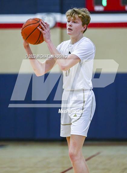 Thumbnail 2 in Anahuac vs Ponder (Hardin-Jefferson Basketball Marathon) photogallery.