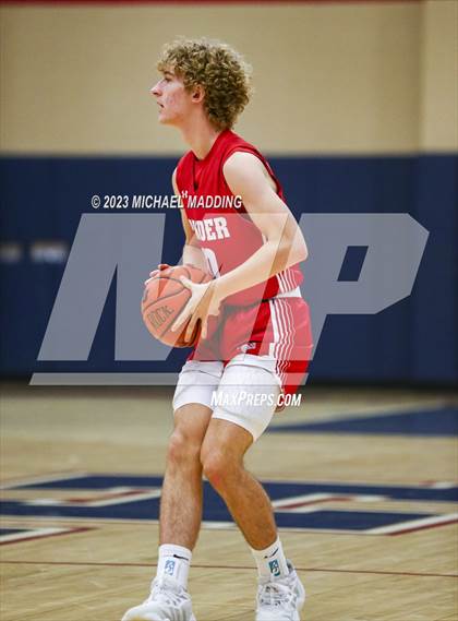Thumbnail 3 in Anahuac vs Ponder (Hardin-Jefferson Basketball Marathon) photogallery.