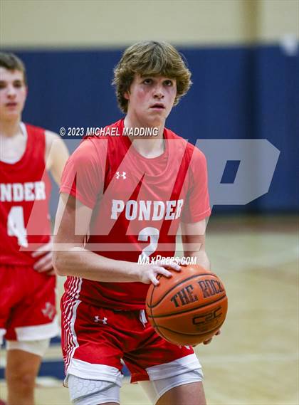 Thumbnail 2 in Anahuac vs Ponder (Hardin-Jefferson Basketball Marathon) photogallery.