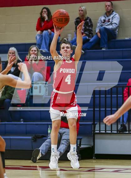 Thumbnail 1 in Anahuac vs Ponder (Hardin-Jefferson Basketball Marathon) photogallery.