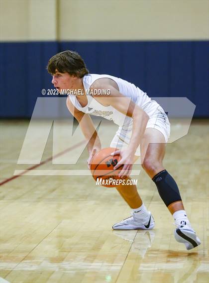 Thumbnail 1 in Anahuac vs Ponder (Hardin-Jefferson Basketball Marathon) photogallery.