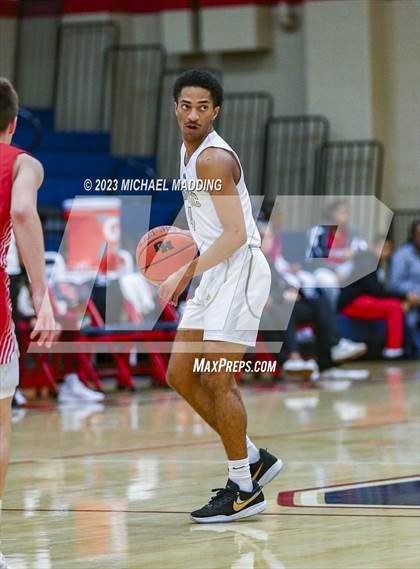 Thumbnail 2 in Anahuac vs Ponder (Hardin-Jefferson Basketball Marathon) photogallery.