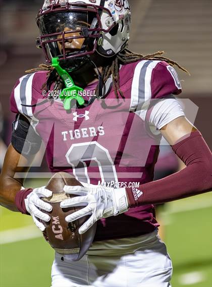Thumbnail 1 in Port Arthur Memorial vs. A&M Consolidated (UIL 5A D1 Football Area) photogallery.
